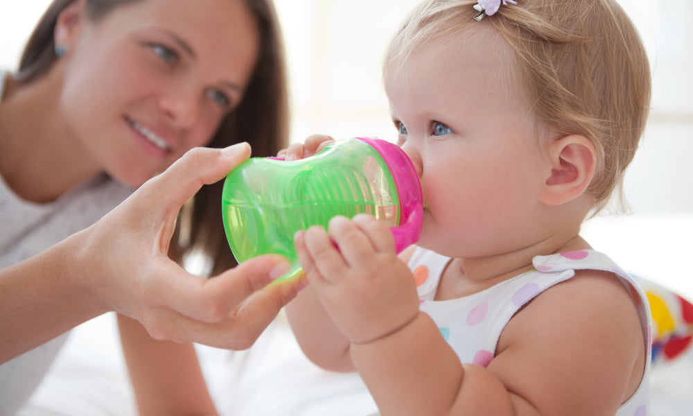 Sippy cups versus straw cups: Which one to choose? - Newborn Baby